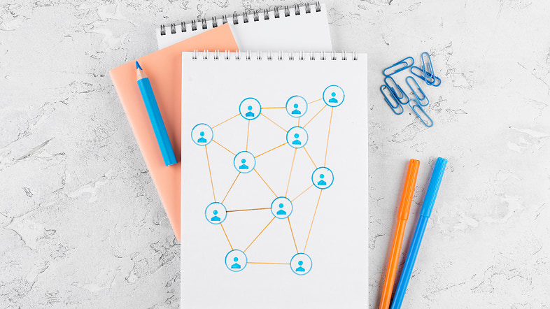 Схема связей между учетными записями на листе тетради