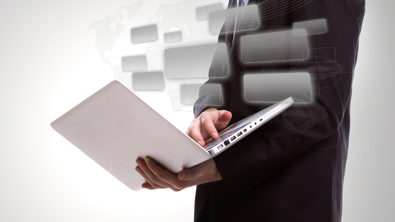 Мужчина с ноутбуком на фоне световых прямоугольников